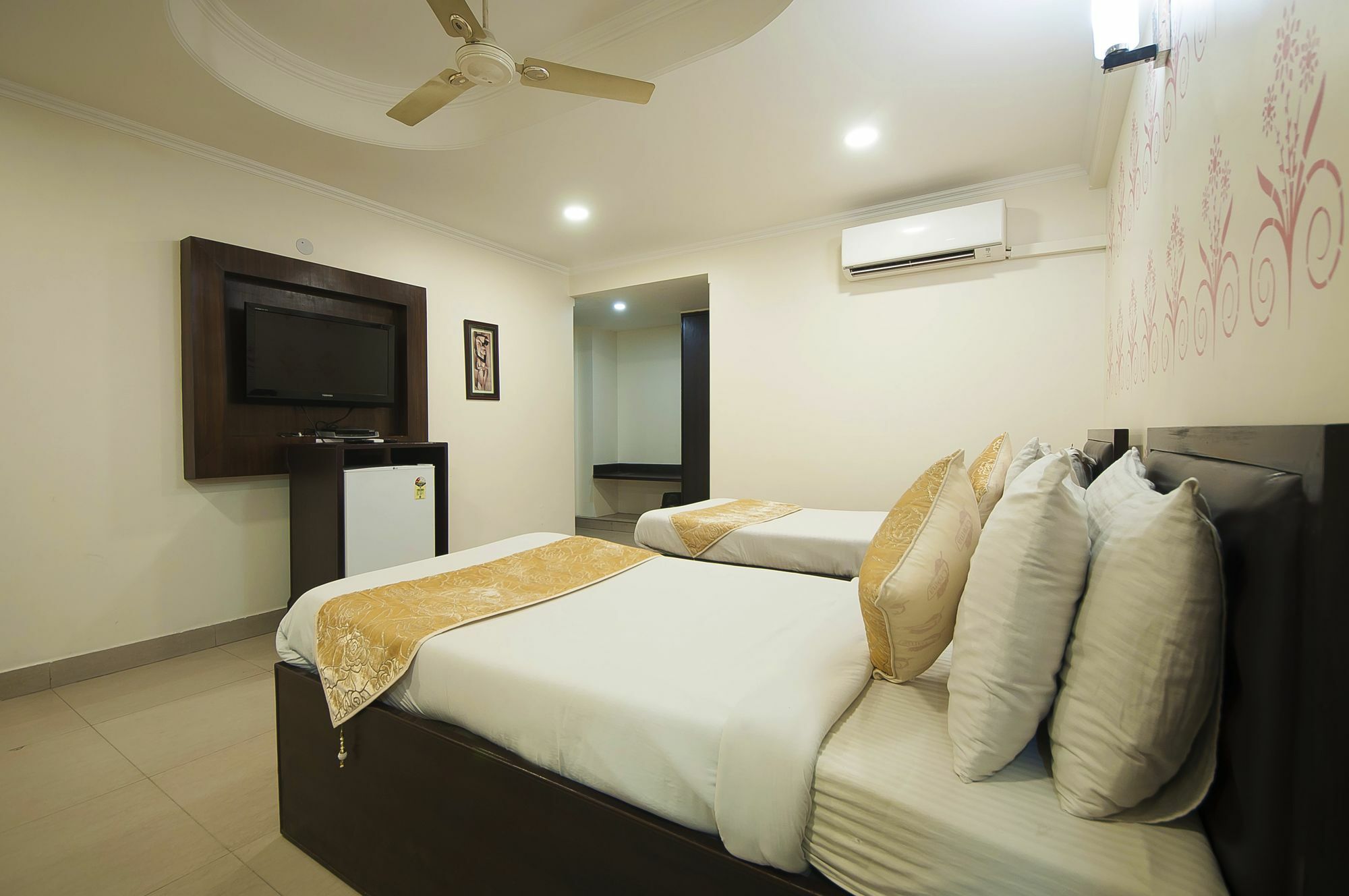 Hotel Dakha International - Karol Bagh, New Delhi Kültér fotó