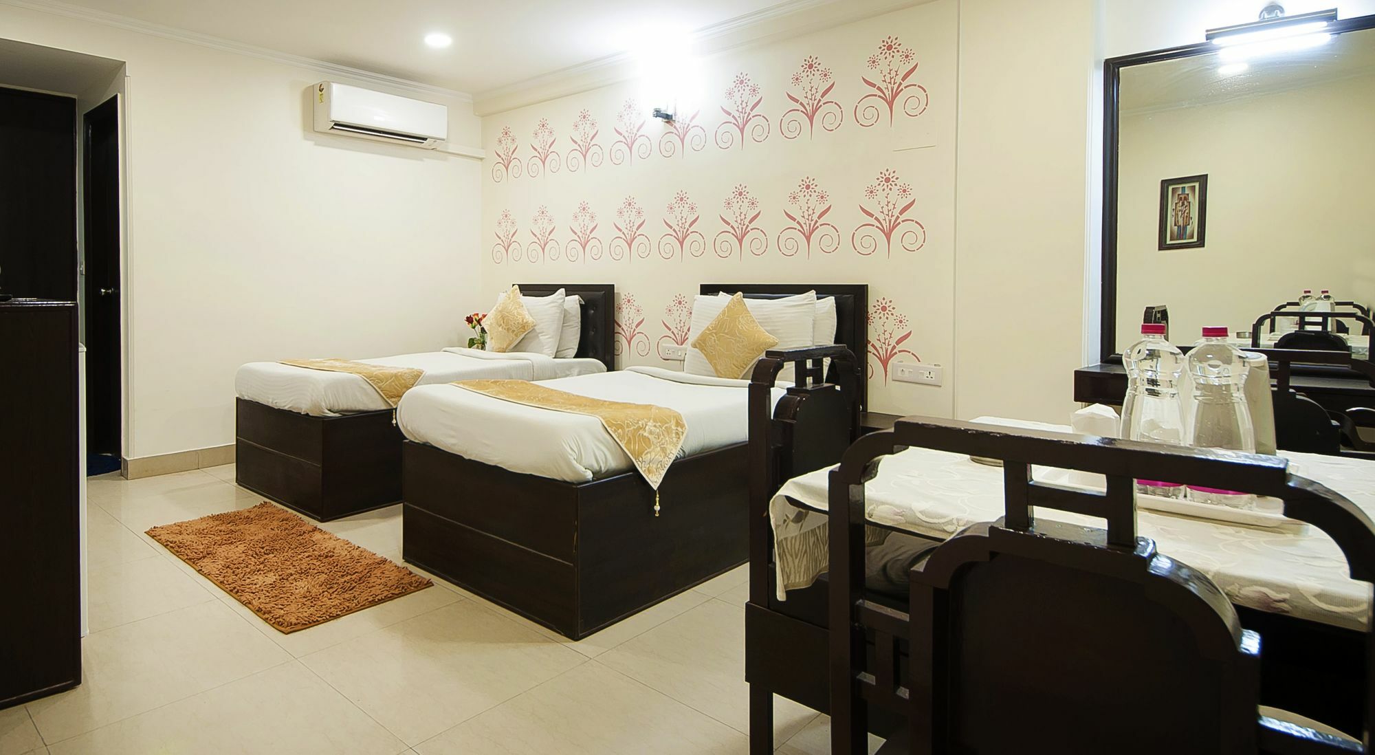 Hotel Dakha International - Karol Bagh, New Delhi Kültér fotó